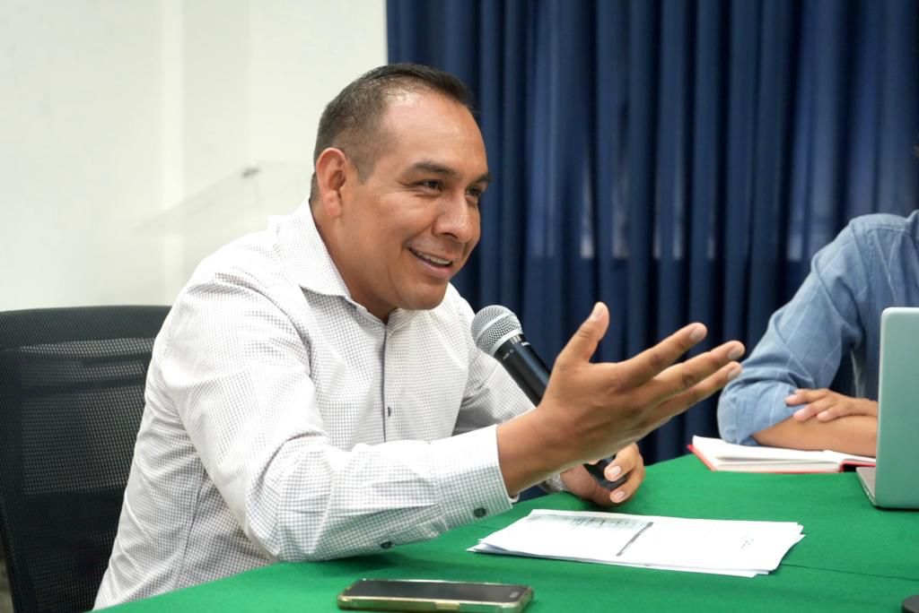 Se reúne Miguel Ángel Caballero Yonca con directivos y padres de familia de escuelas de su distrito